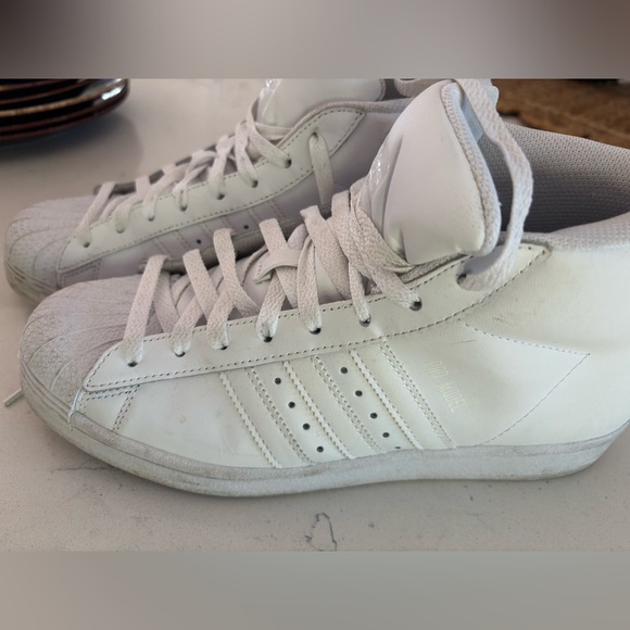 Adidas high top tennis shoes women’s size 8 - Picture 1 of 7